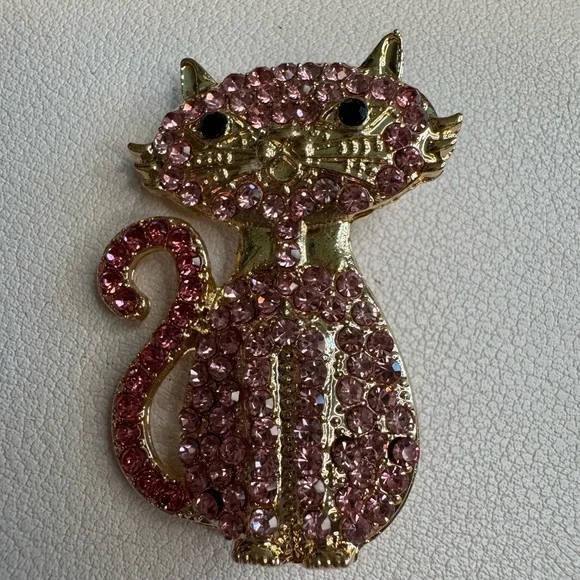 Elegant Pink Crystal Cat Brooch - Picture 1 of 2